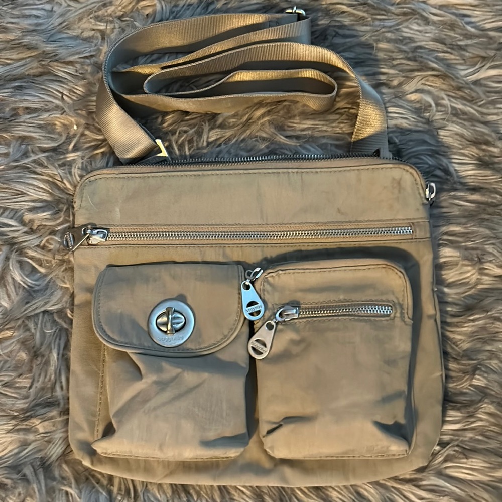 Baggallini Tan Crossbody Everywhere Bag with Wristlet Good condition!